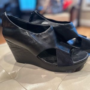 Cole Haan Leather and suede wedge sandals - with back zip! 🖤
